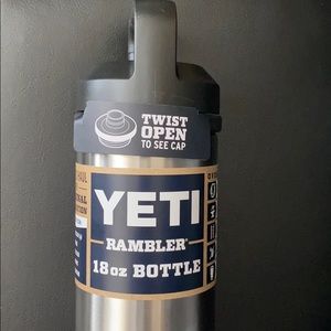 Yeti Rambler 18oz with chug cap Brand New